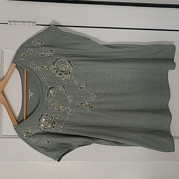 Laura Scott Sequin Tee - Picture 1 of 6